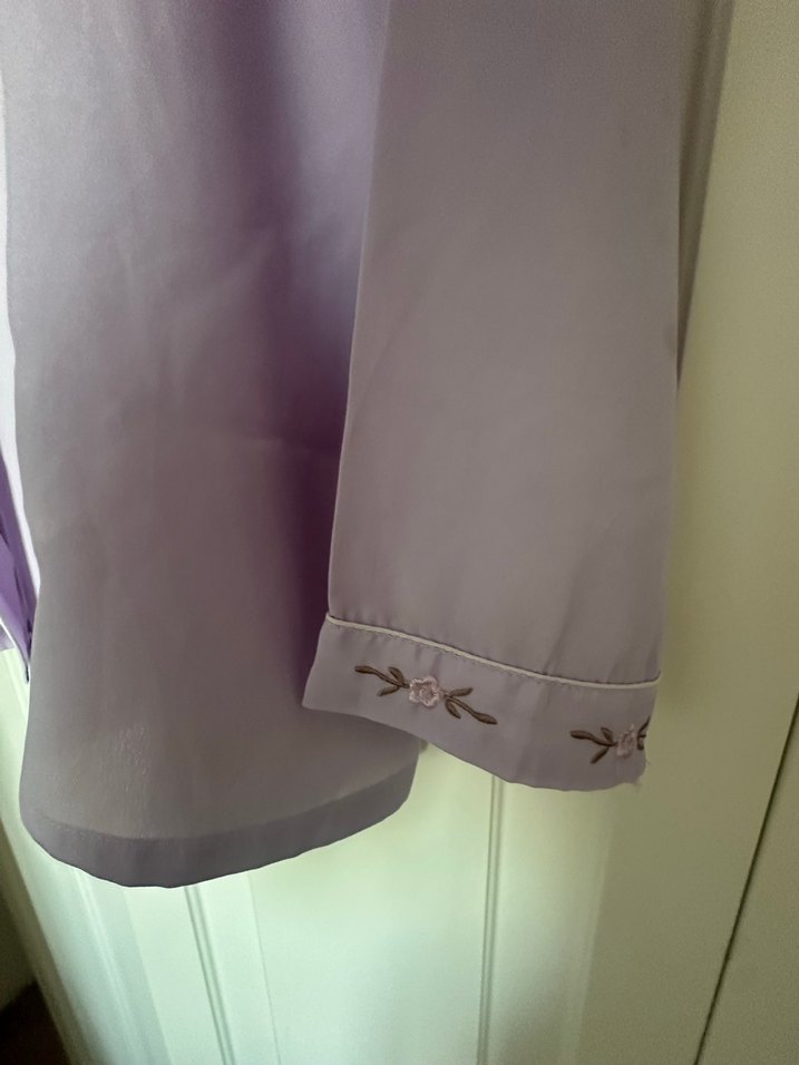 Uzun Mor Nakışlı Kadın gömlek - Görsel 3