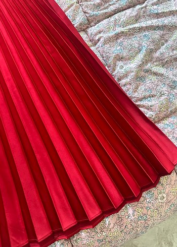 Parlak Kırmızı Kadın Pilili Uzun Etek - Görsel 2