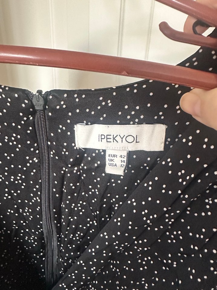 Siyah Desenli V Yakalı Elbise - Görsel 2