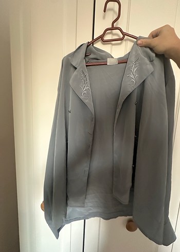 Gri Nakışlı Düğmeli Kadın Gömlek - Görsel 3