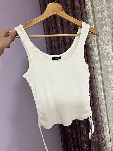 Beyaz crop bluz