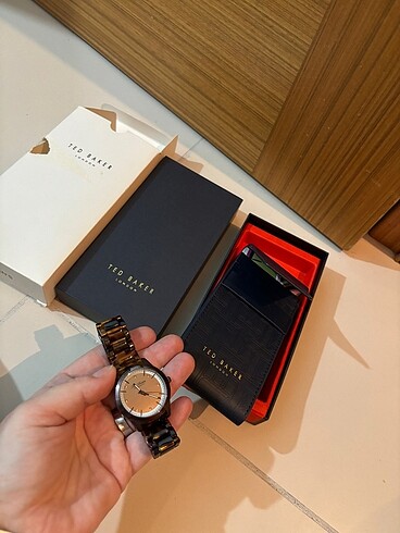 Ted Baker Ted baker saat