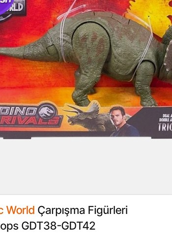 Jurassic World Dino Savaş Figürü Triceratops