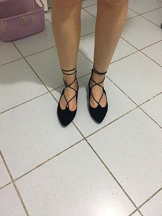 Siyah Bağcıklı Babet
