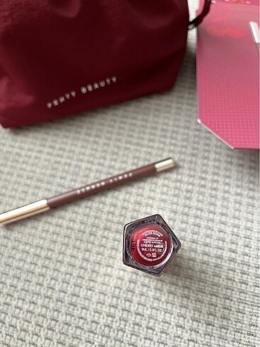 Fenty Beauty Fenty gloss ve dudak kalemi