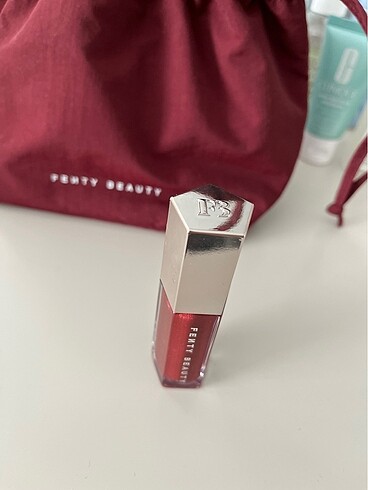 Beden Fenty Cherry Amor gloss BOMB