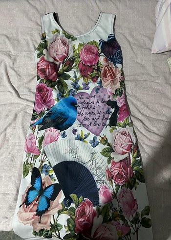 Çiçekli Elbisesi - Görsel 3