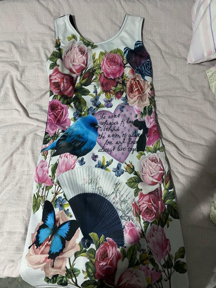 Çiçekli Elbisesi - Görsel 3