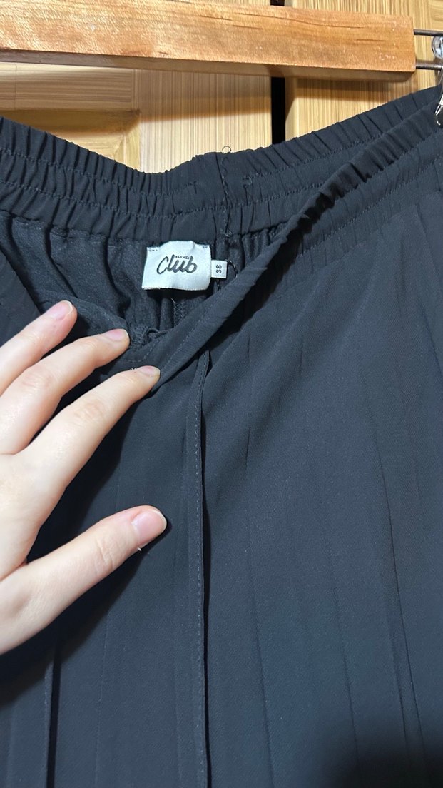 Siyah Pilili Uzun Kadın Etek - Görsel 3