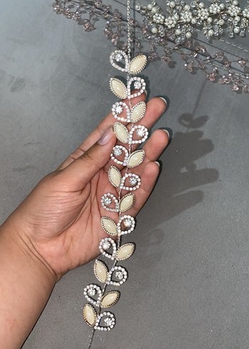 Boncuklu Beyaz Örgü Bohem Saç Aksesuarı