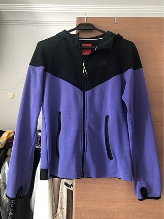 Nike mont