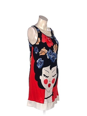 Diğer PreLoved Kısa Elbise %70 İndirimli.
