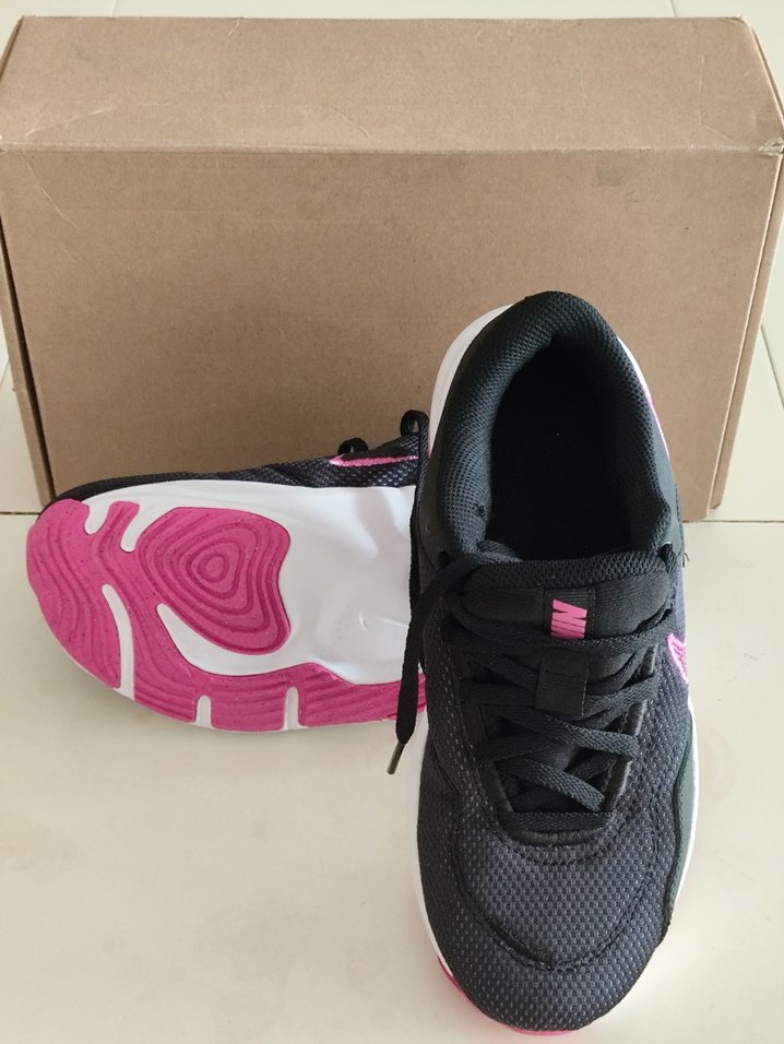 Pembe Detaylı Siyah Spor Ayakkabı - Görsel 3