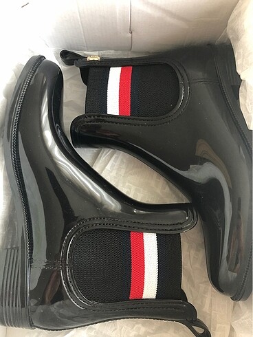 Tommy Hilfiger bot