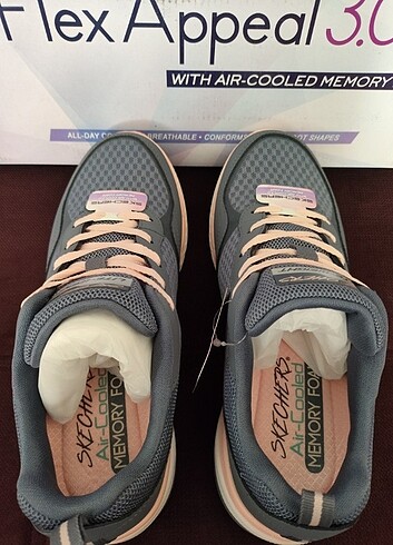 37 Beden Skechers 37 Numara