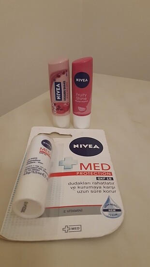Nivea vitamin shaaka Fruity shine Care&colour dudak koruyucuları