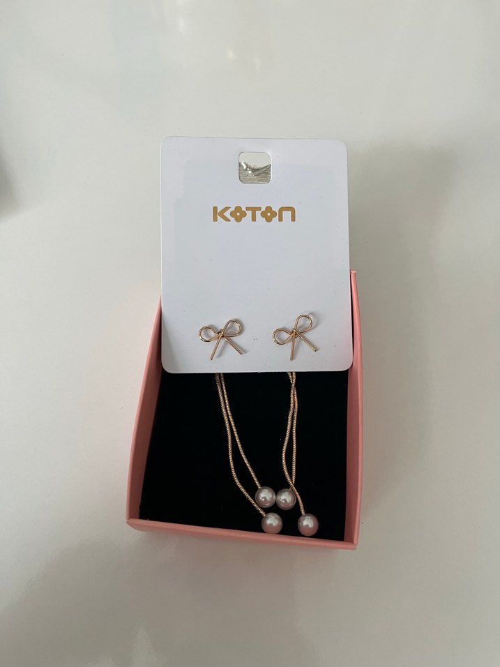 Koton Altın Renk Mini Fiyonk Küpe - Görsel 2