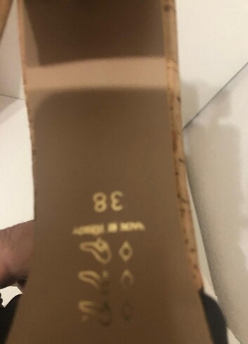 38 Beden siyah Renk 2 defa gıyıldı