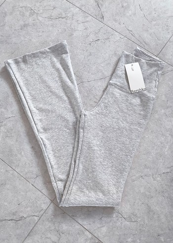 Bershka İspanyol Paça Pantolon