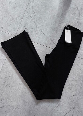 Bershka İspanyol Paça Pantolon 