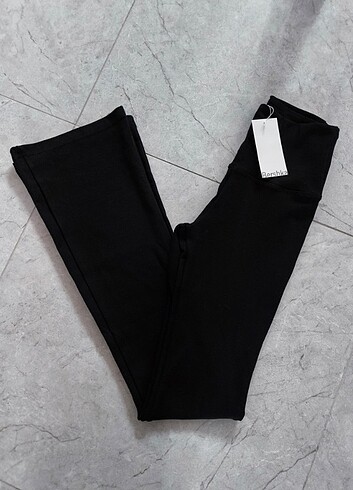 Bershka İspanyol Paça Pantolon 