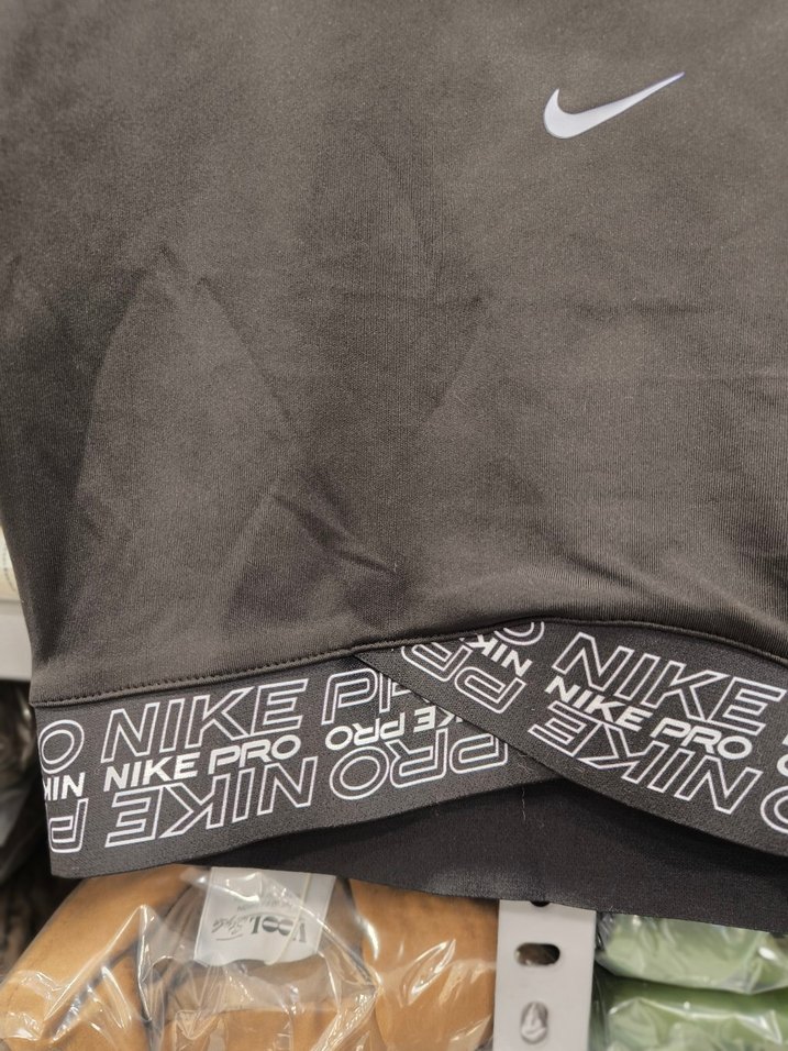 Nike Siyah Kısa Kollu Crop Top - Görsel 3