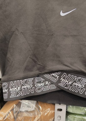 Nike Siyah Kısa Kollu Crop Top - Görsel 3