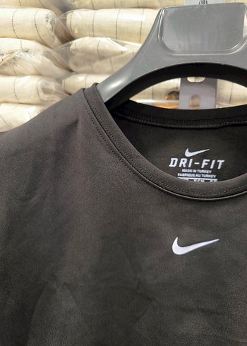 Nike Siyah Kısa Crop Top - Görsel 2