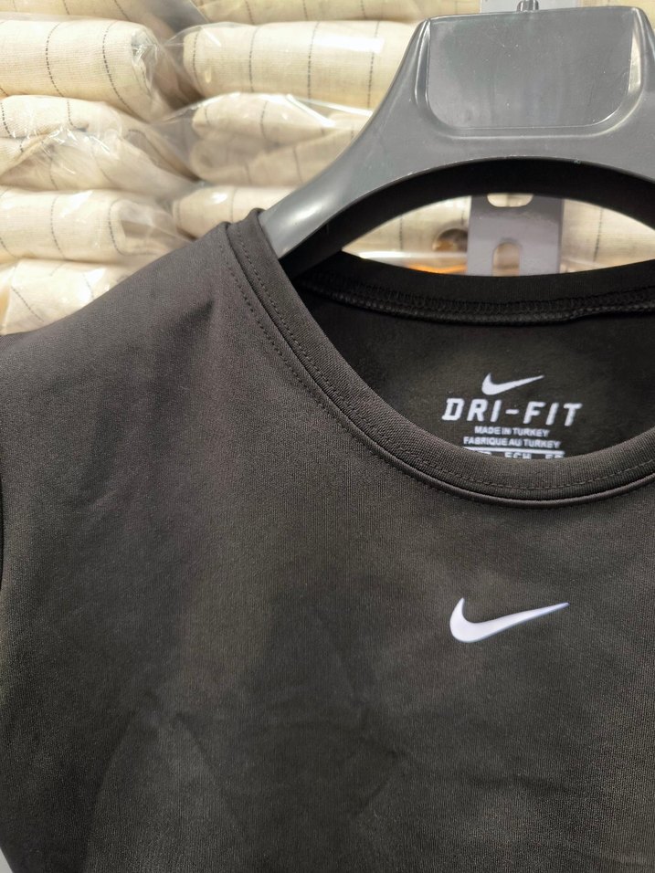 Nike Siyah Kısa Crop Top - Görsel 2