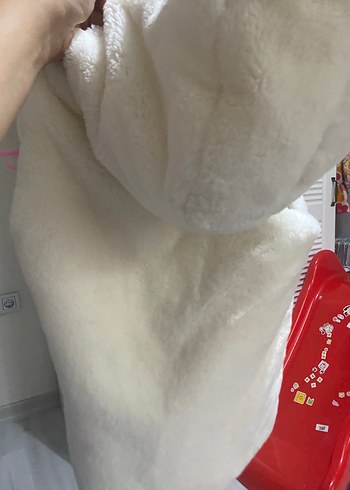 Lc waikiki 4-5 yaş Beyaz Kürklü Kız Yeleği V Yakalı - Görsel 3