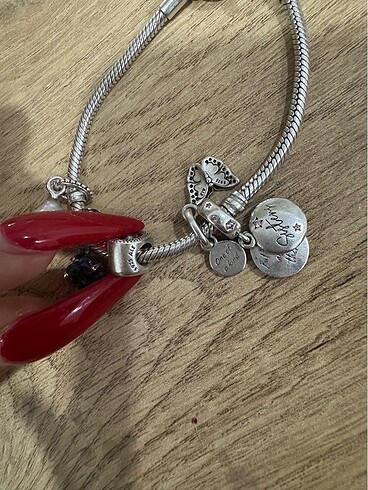 Pandora Pandora O harfi charm