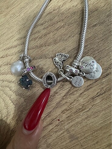 Beden Pandora O harfi charm