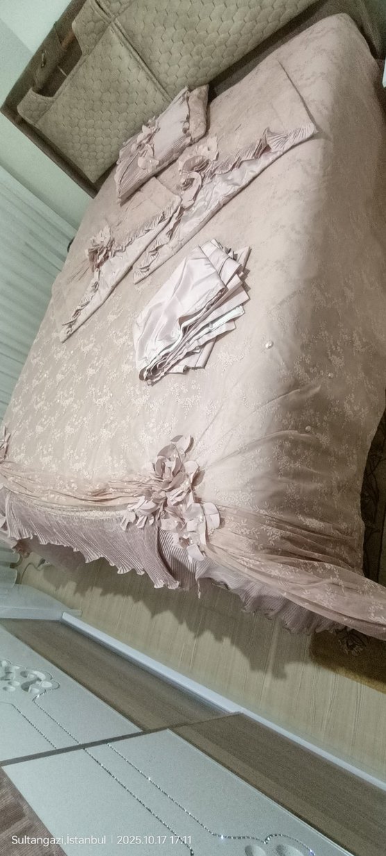 Nakışlı Pembe Yatak Örtüsü - Görsel 2