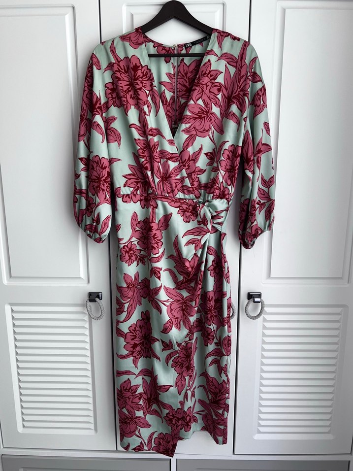 Zara Pembe Desenli Uzun V Yaka Elbise - Görsel 4