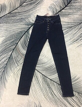 Düğme detaylı skinny pantalon