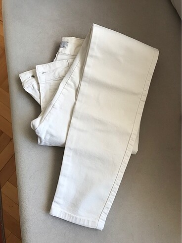 Adl beyaz pantolon