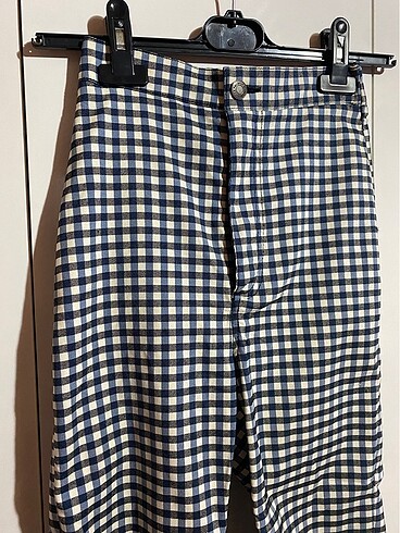 Pull and Bear Mavi Ekose desenli kısa pantolon