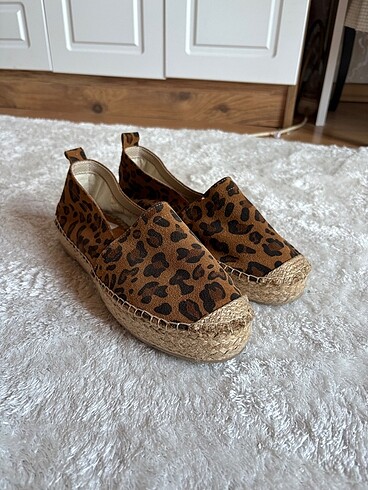 Leopar hasır babet
