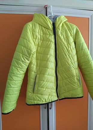 Sarı Şişme kapüşonlu mont