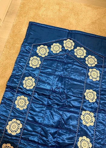 Mavi Saten İşlemeli El Yapımı Seccade - Görsel 2