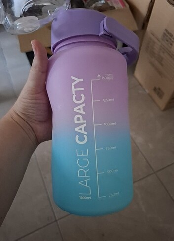 taşındığım için acil satılık 1.5L den büyük suluk 