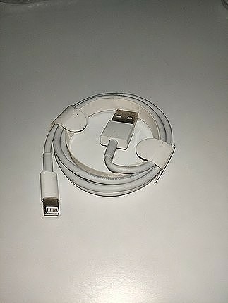 Seri Numaralı Apple Şarj Kablosu 
