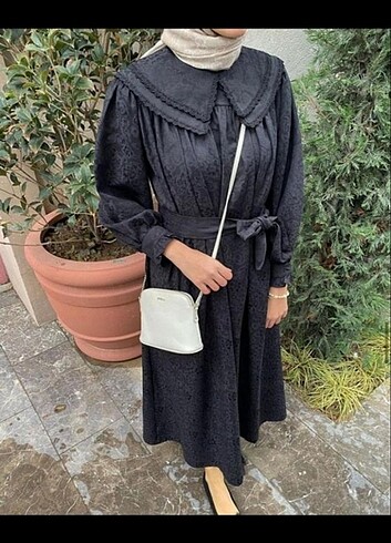 Yaka detayli elbise