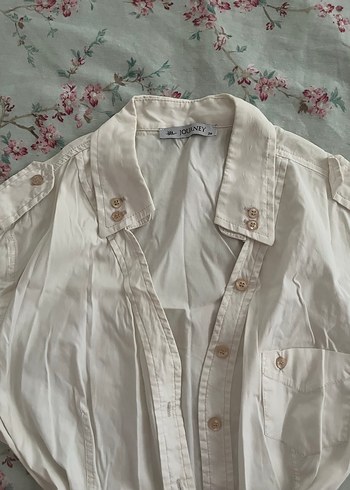 Düğmeli Beyaz Keten Kısa Kollu Gömlek - Görsel 2