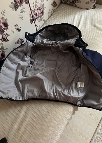 Erkek Çocuk Siyah Kapüşonlu Mont - Görsel 4