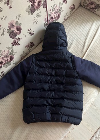 Erkek Çocuk Siyah Kapüşonlu Mont - Görsel 2