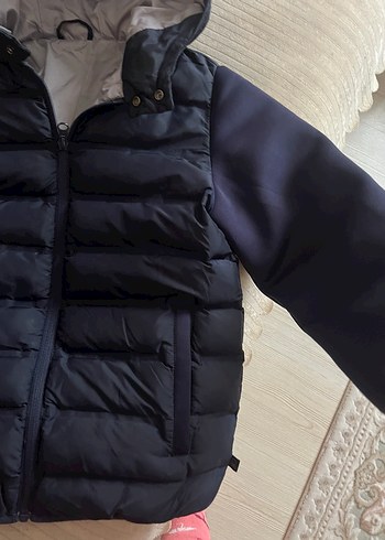 Erkek Çocuk Siyah Kapüşonlu Mont - Görsel 3