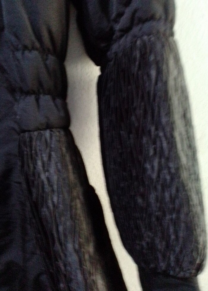 Abiye le giyilebilecek tarzda bı uzun mont - Görsel 3