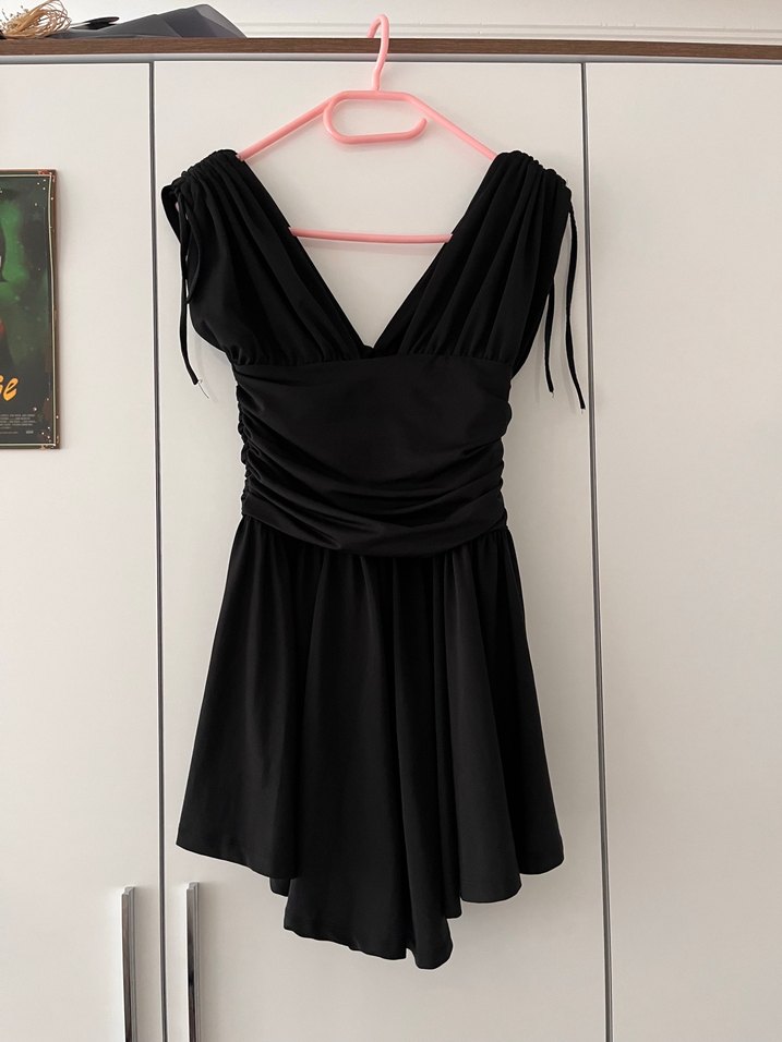 Kikiriki Siyah Drapeli Mini V Yaka Elbise - Görsel 3