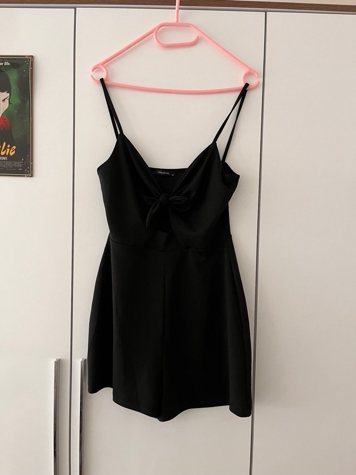 Siyah V Yaka Kısa Kadın Tulum - Görsel 3